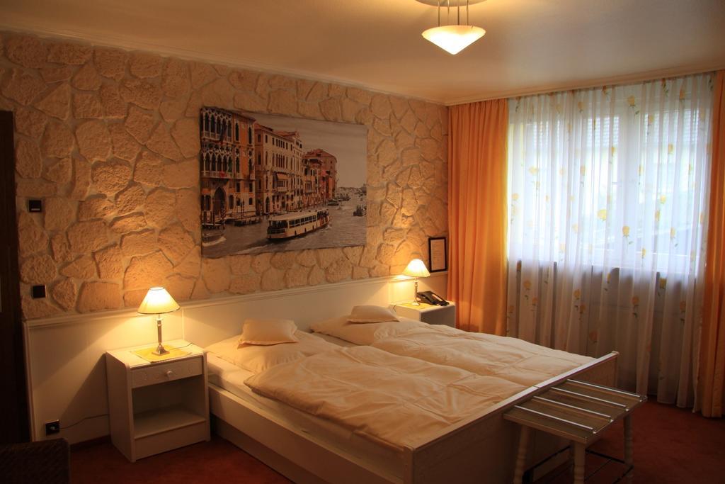 Hotel Die Post Оффенбах Номер фото